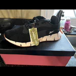 Brand new, never been worn NWT men’s Reebok tennis shoes. 11.5